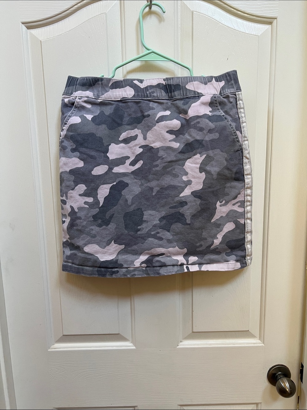 Boston Proper Camo Print Mini Skirt - Gray & Pinkish-beige size 12 with attached